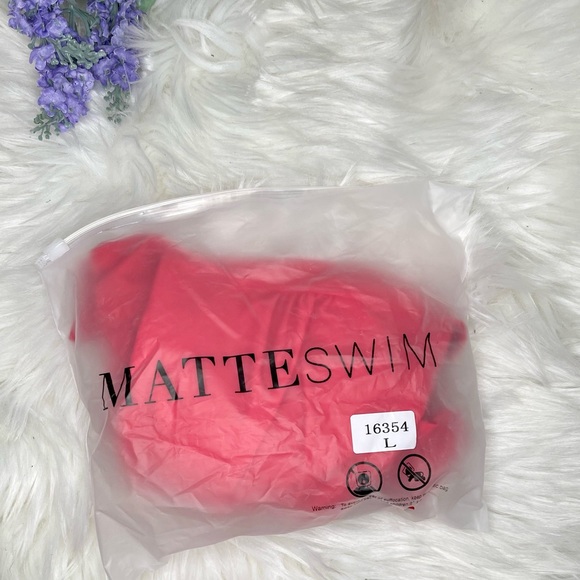 One-piece Bathing suite - Picture 4 of 4